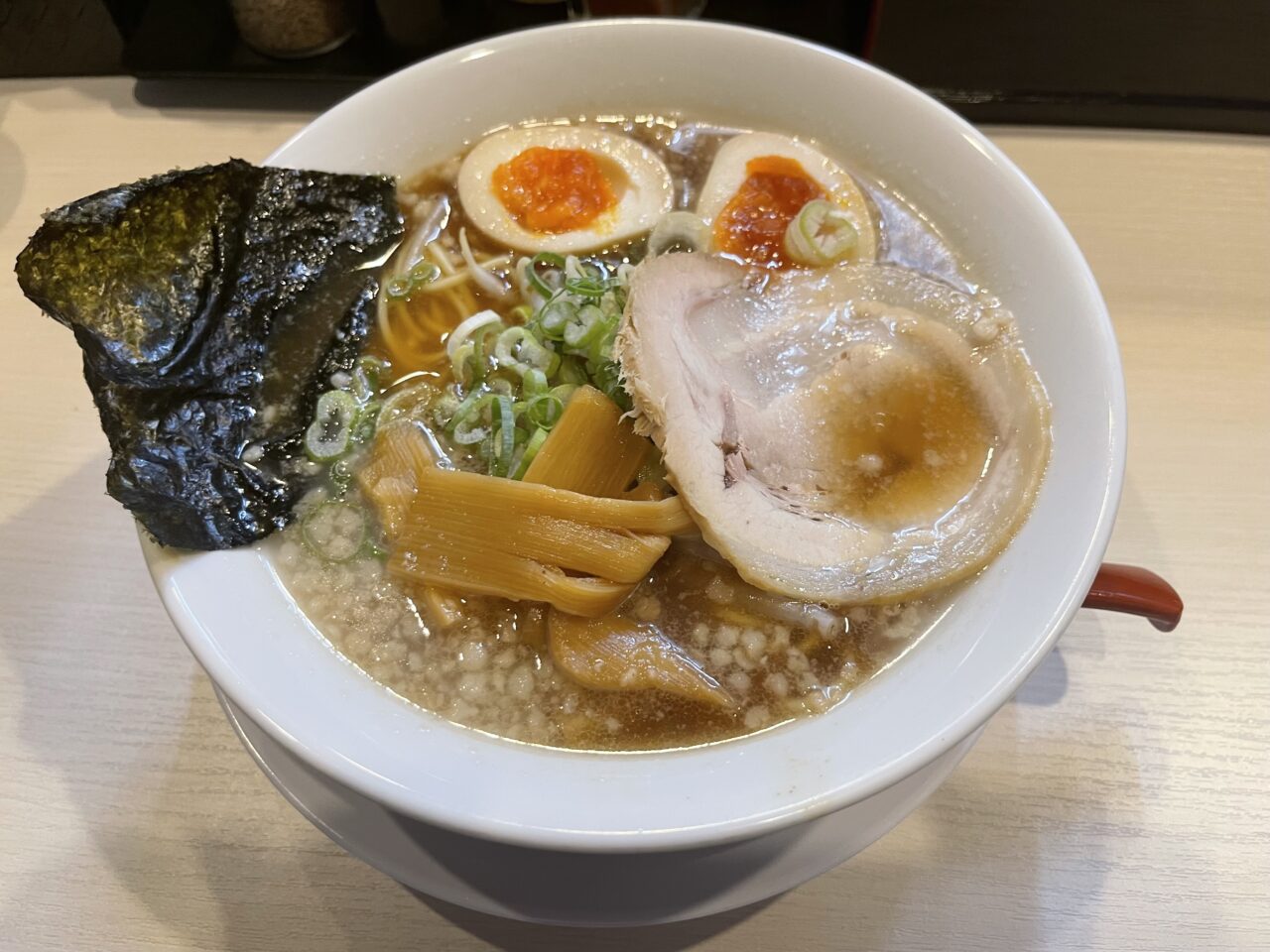 西成警察署前に赤龍ラーメン