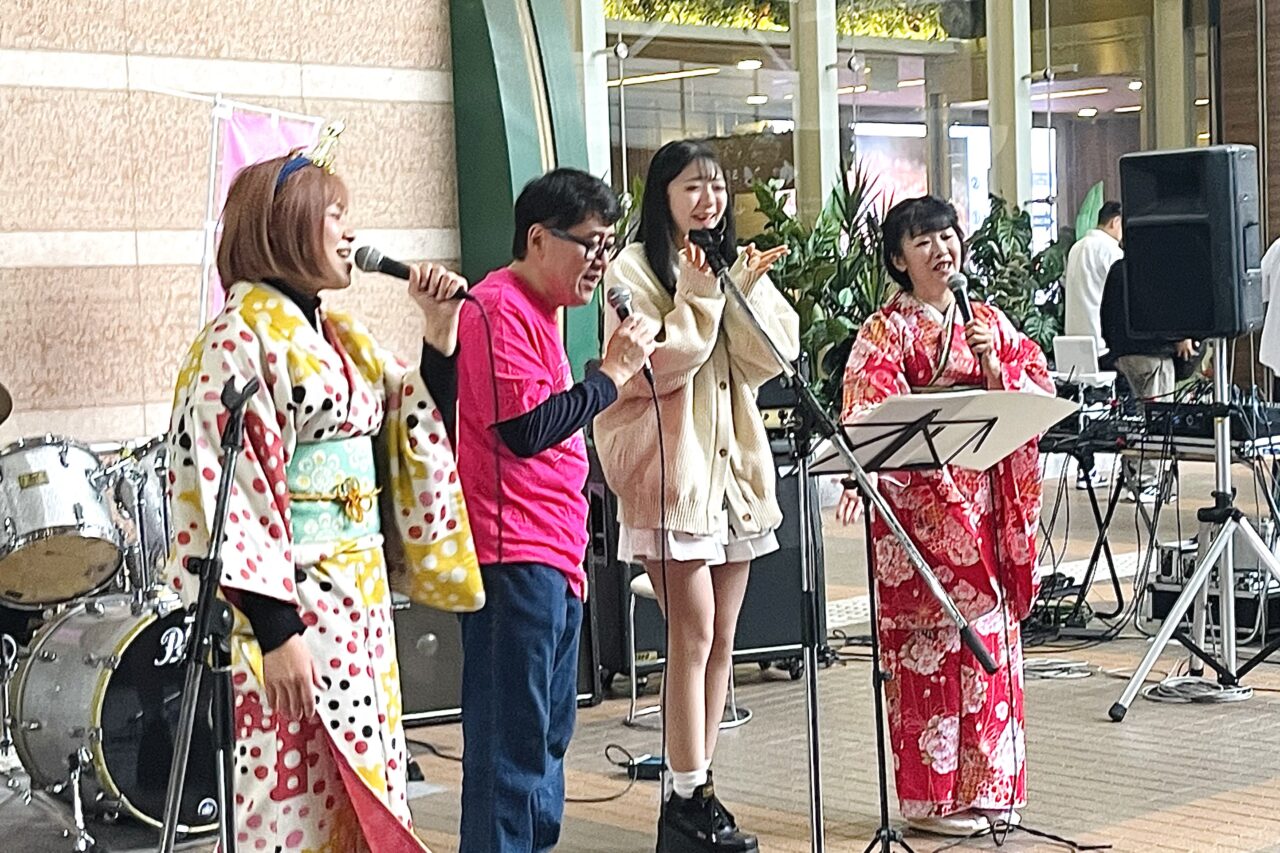 新世界112thフェス、スパワールド前でライブ