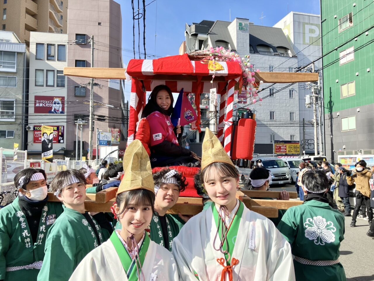 女子サッカー選手、メイド、福娘ら集結！ 1/10に浪速区商店会連盟の「宝恵かご道中セレモニー」が開催されました