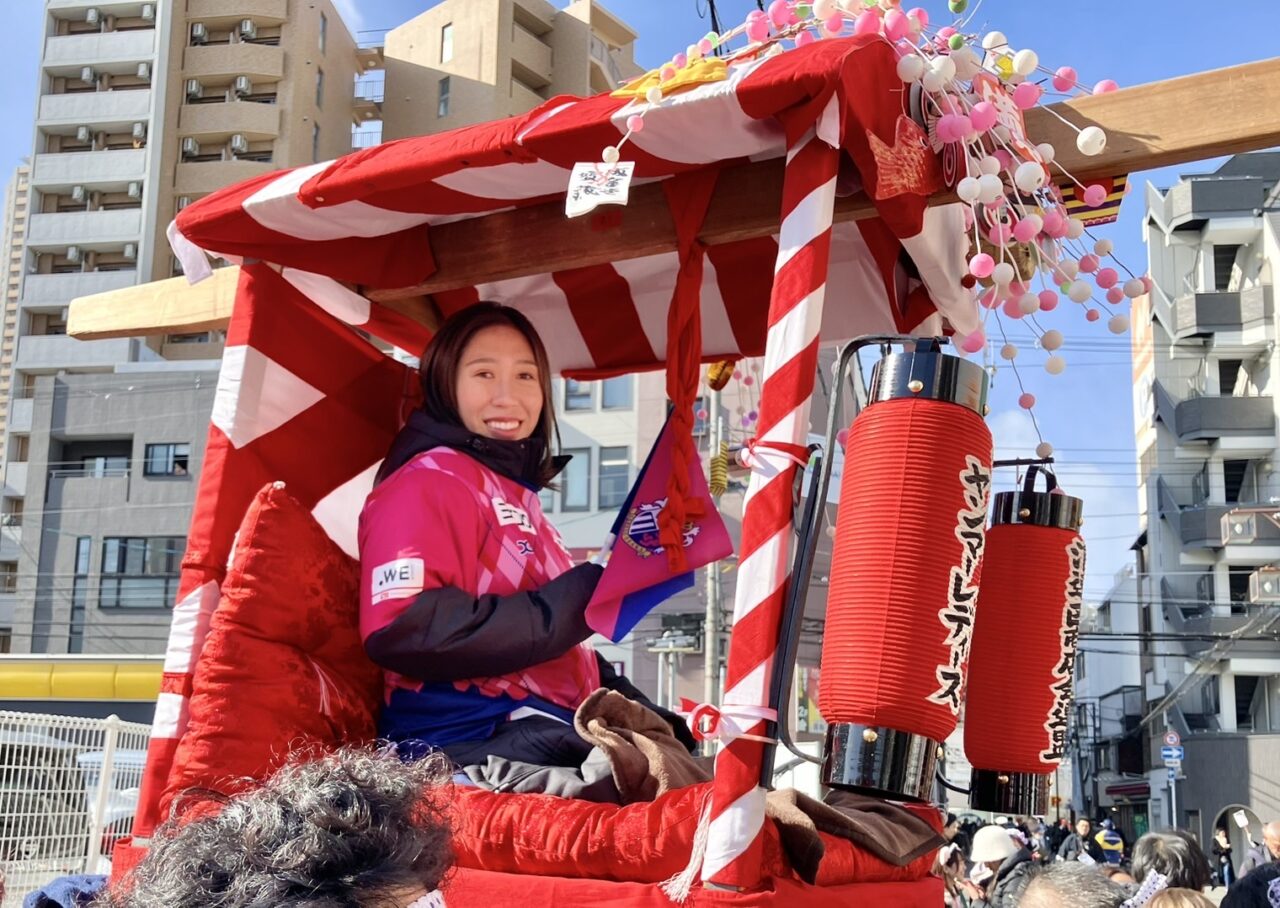 女子サッカー選手、メイド、福娘ら集結！ 1/10に浪速区商店会連盟の「宝恵かご道中セレモニー」が開催されました