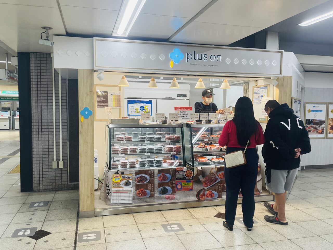 発酵の旨みを少量から。南海天下茶屋駅の改札横で、5/18まで熟成キムチを販売中です