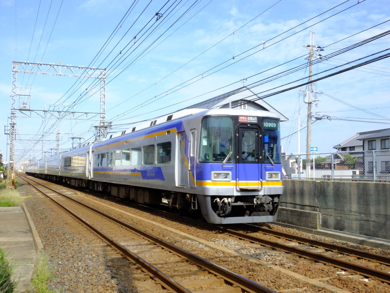 南海電鉄の特急サザン号、懐かしい濃淡グリーンの復元塗装で6月4日から運行予定