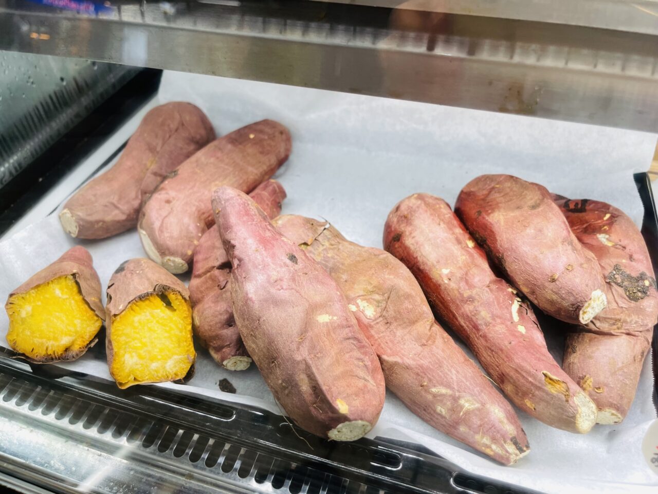 南海天下茶屋駅構内で、ほくほく甘い焼き芋スイーツが7/20 まで販売中です
