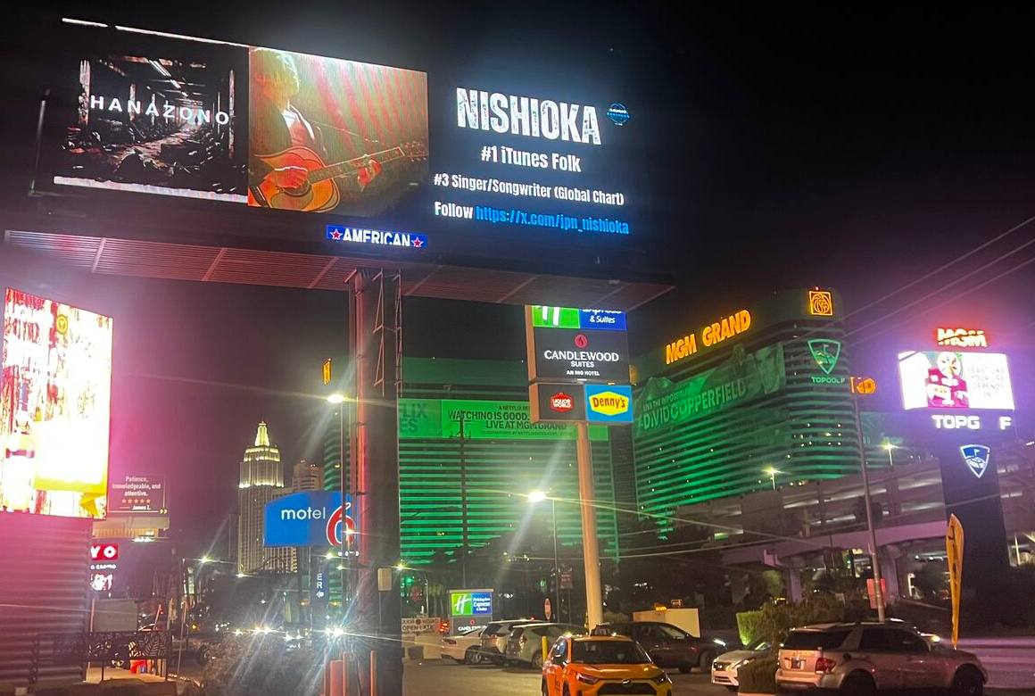 西成在住のシンガーソングライターNISHIOKAさん、米英配信チャートで上位にランクイン! ラスベガスの巨大ビルボードには楽曲「HANAZONO」の広告が掲出されています