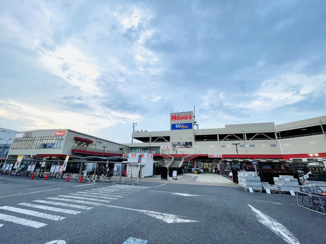 閉店した「三杉屋ホームズ南津守店」の跡地には、関東圏の大型スーパーが進出予定との噂も？！