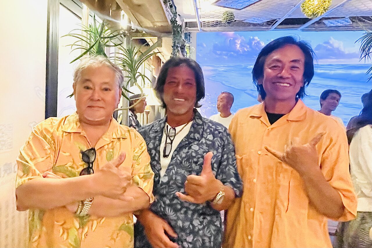 店主は地元出身、数々の映画監督を輩出した名プロデューサーの西村秀雄さん。西成に“月の半分だけ開く”スタンディングバーが誕生しました！
