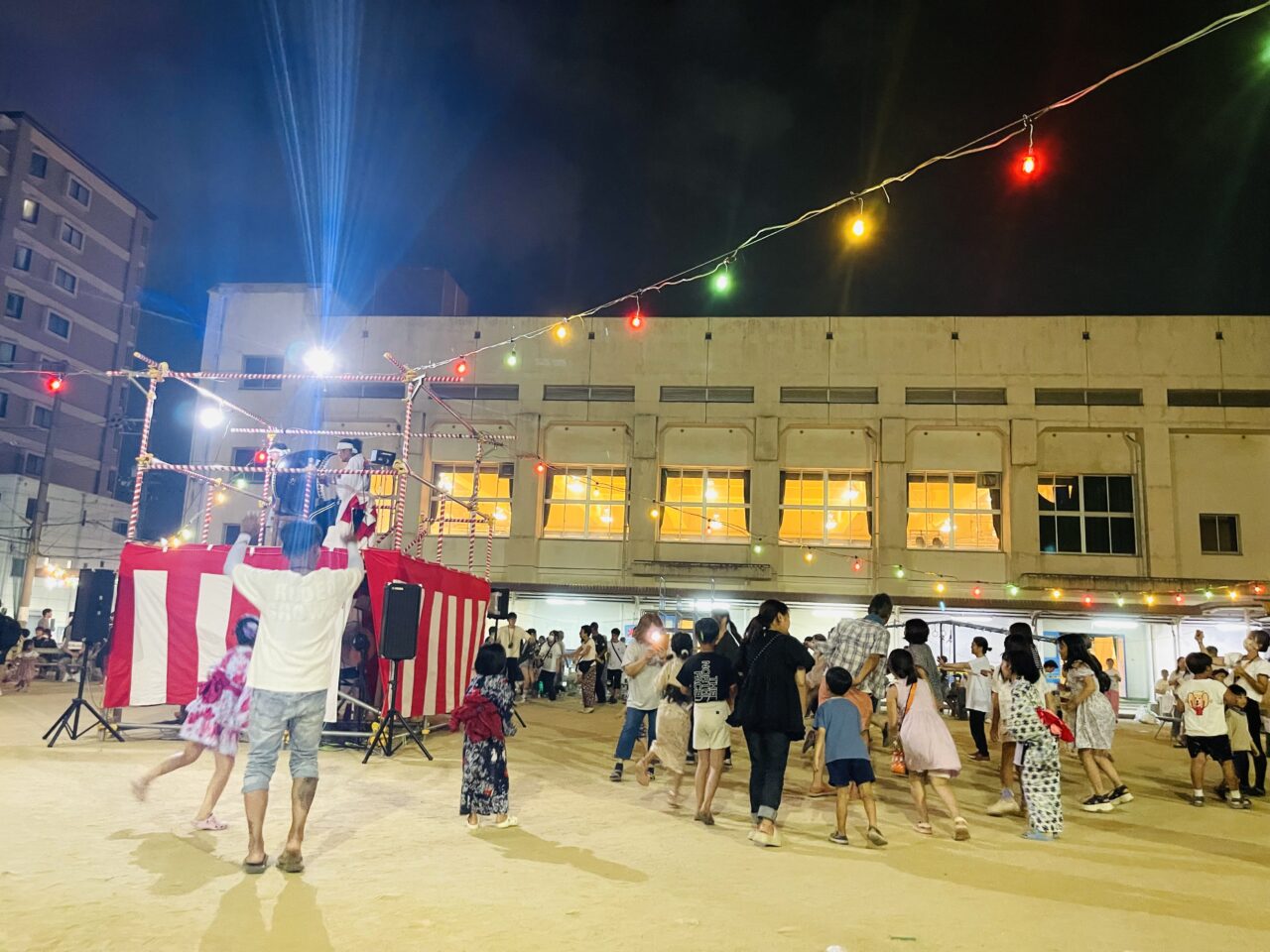 地域の絆と夏の終盤を感じる一夜に。旧弘治小学校で「弘治ふれあい盆踊り」が8/23に開催されました