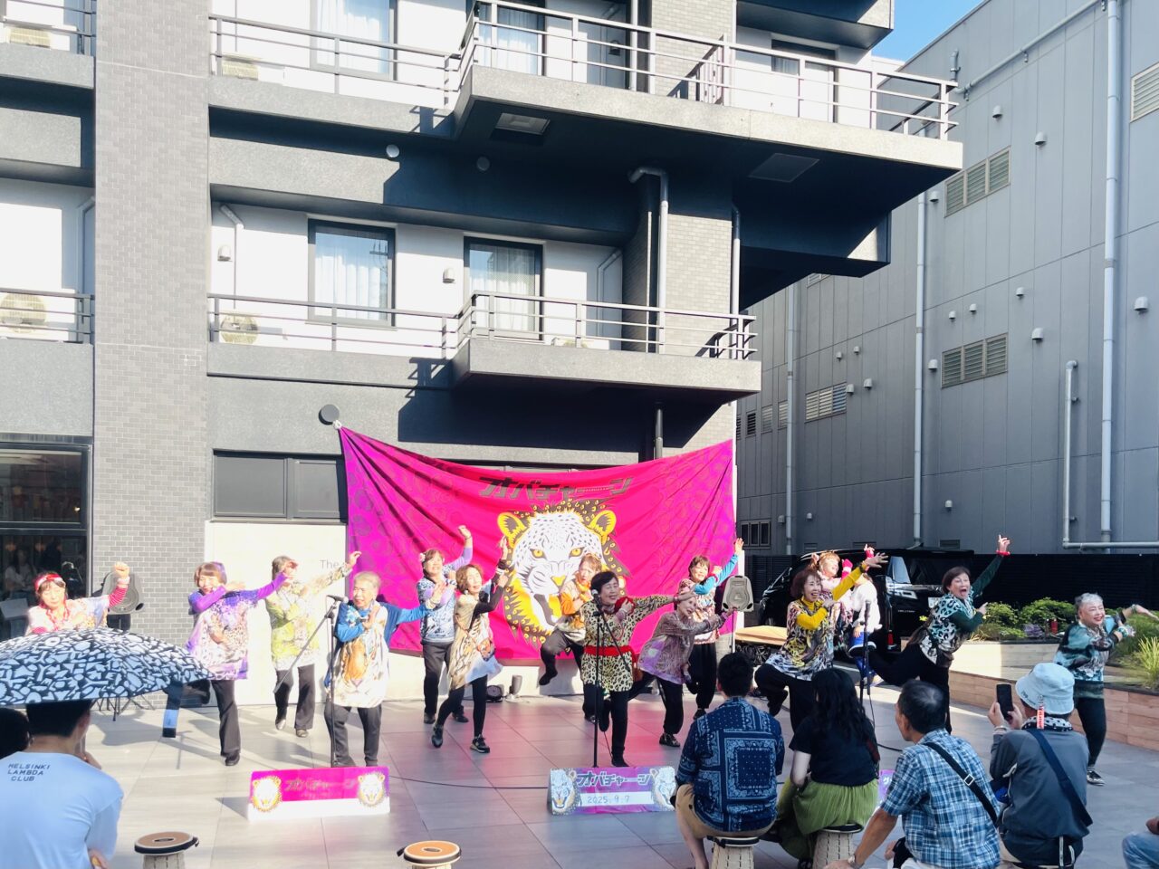 【大阪市浪速区】元気の源はアイドル活動! 大阪の絡んでくるアイドルグループ「オバチャーン」が残暑の厳しい中、9/7に新世界で野外無料ライブを行いました