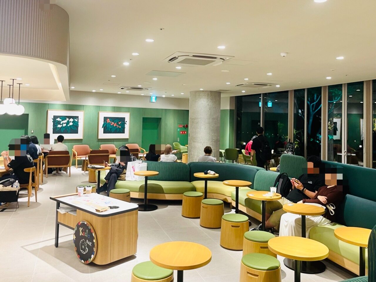 なんばパークスにスタバ２店舗が同時オープン！ 6階はファミリーフレンドリー、2階はティーに特化したお店です