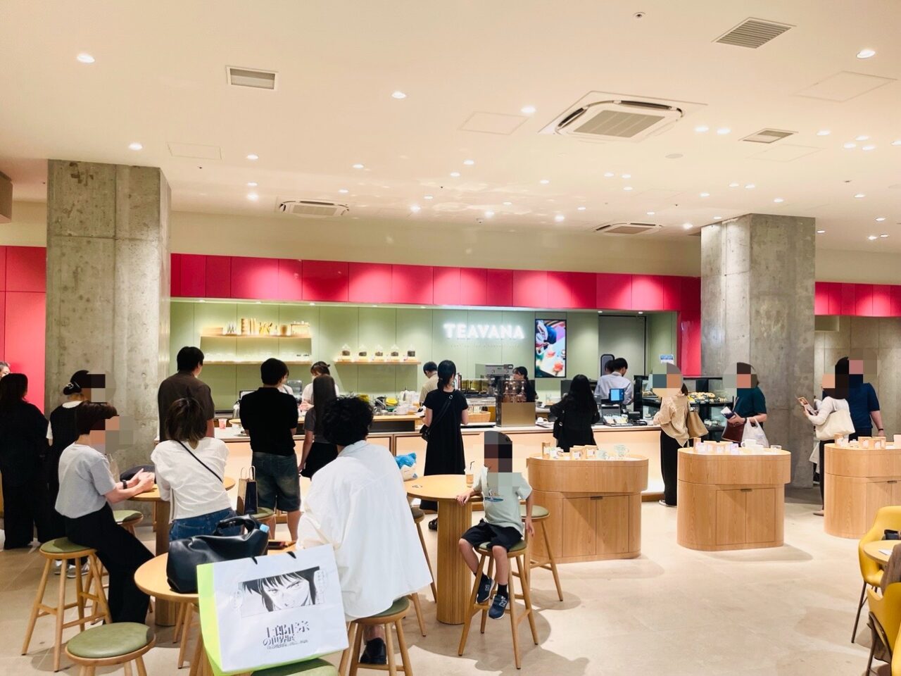 なんばパークスにスタバ２店舗が同時オープン！ 6階はファミリーフレンドリー、2階はティーに特化したお店です
