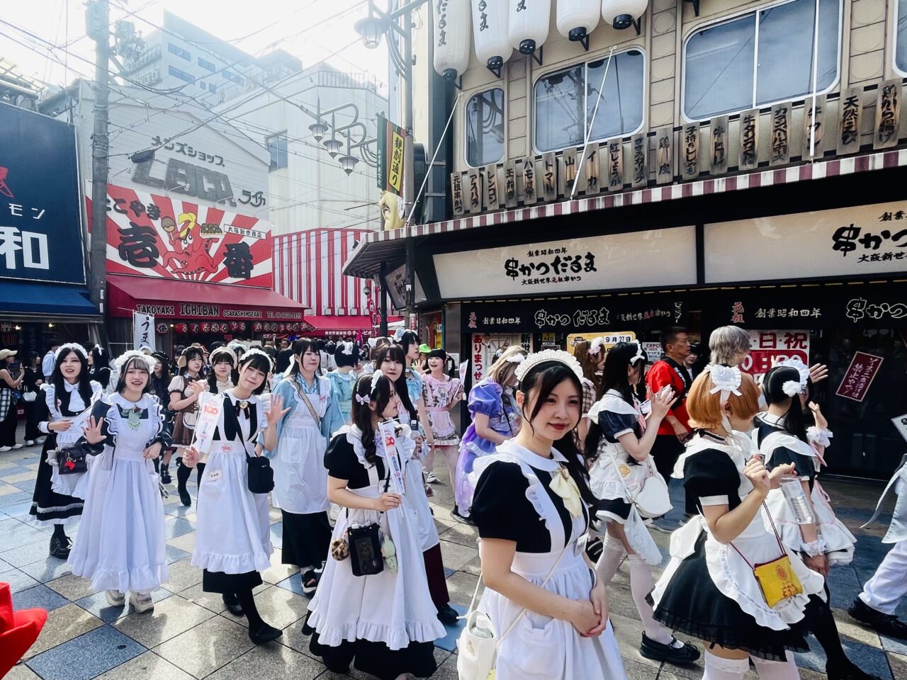 浪速区制100周年記念「なにわ100人パレード ～メイドさん大集合～」が、9/27に盛大に開催されました