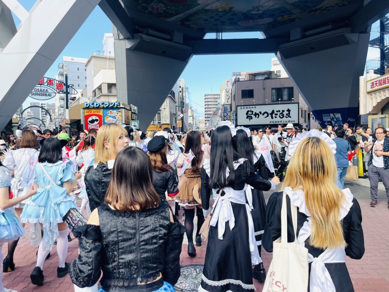 浪速区制100周年記念「なにわ100人パレード ～メイドさん大集合～」が、9/27に盛大に開催されました