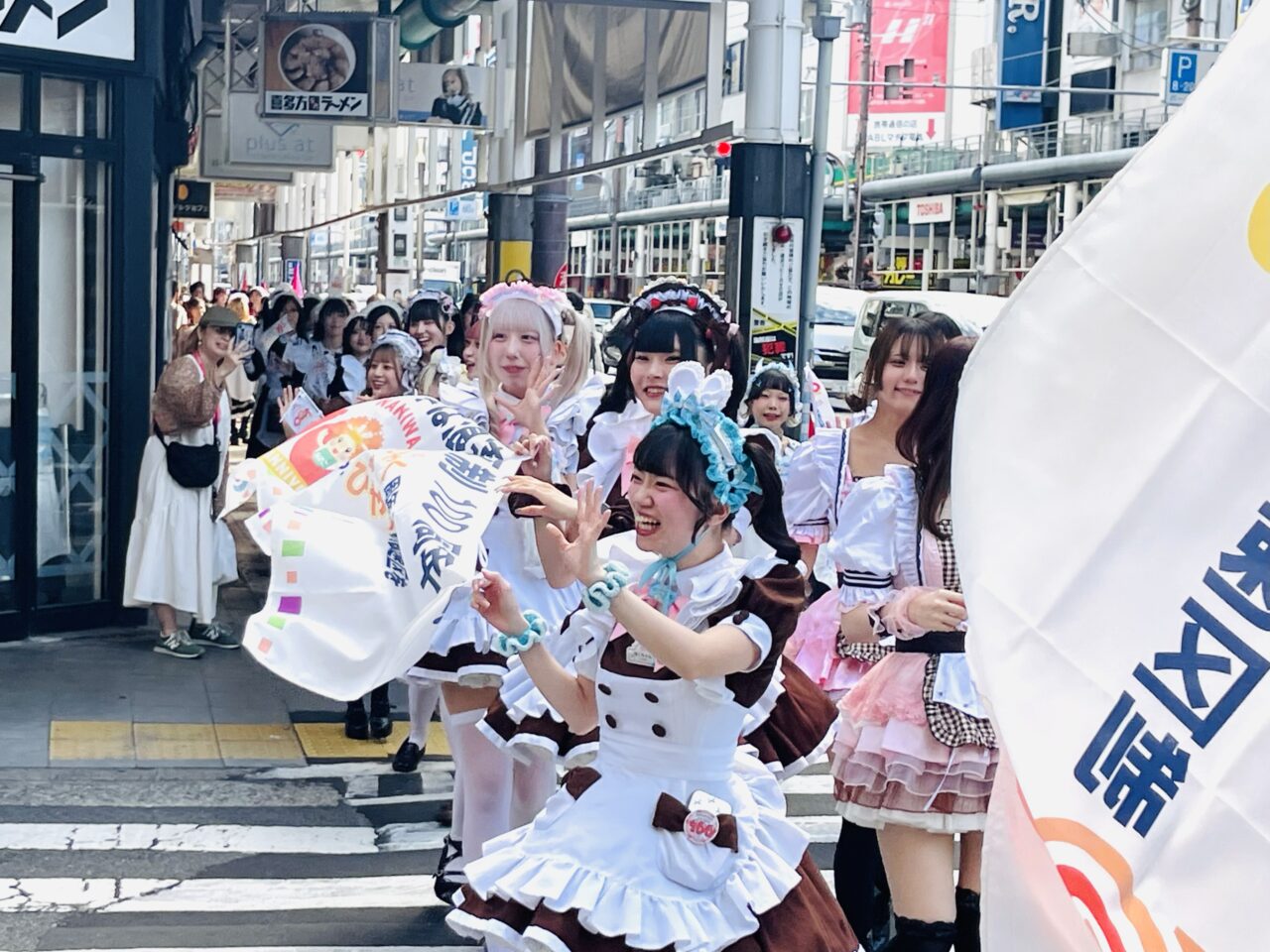 浪速区制100周年記念「なにわ100人パレード ～メイドさん大集合～」が、9/27に盛大に開催されました