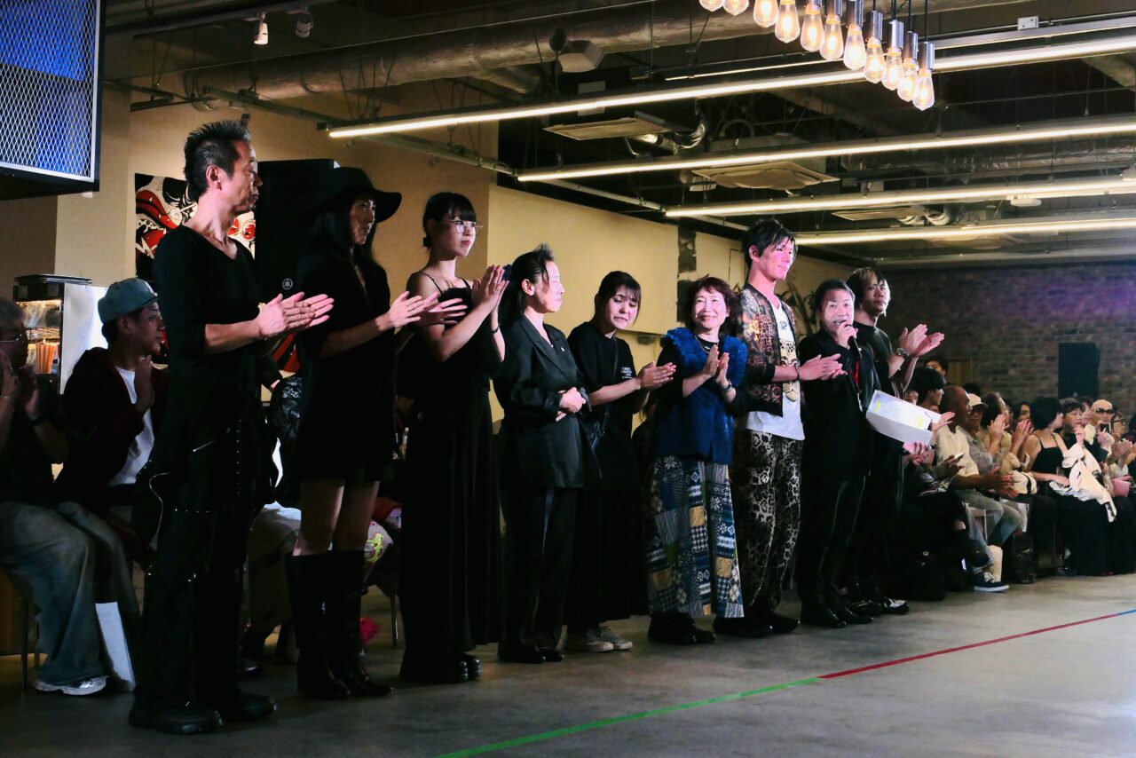 ヒョウ柄でおなじみの「なにわ小町」も参加！ 多様性を祝うファッションショー「関西アライモ2025」がYOLO BASEで開催されました