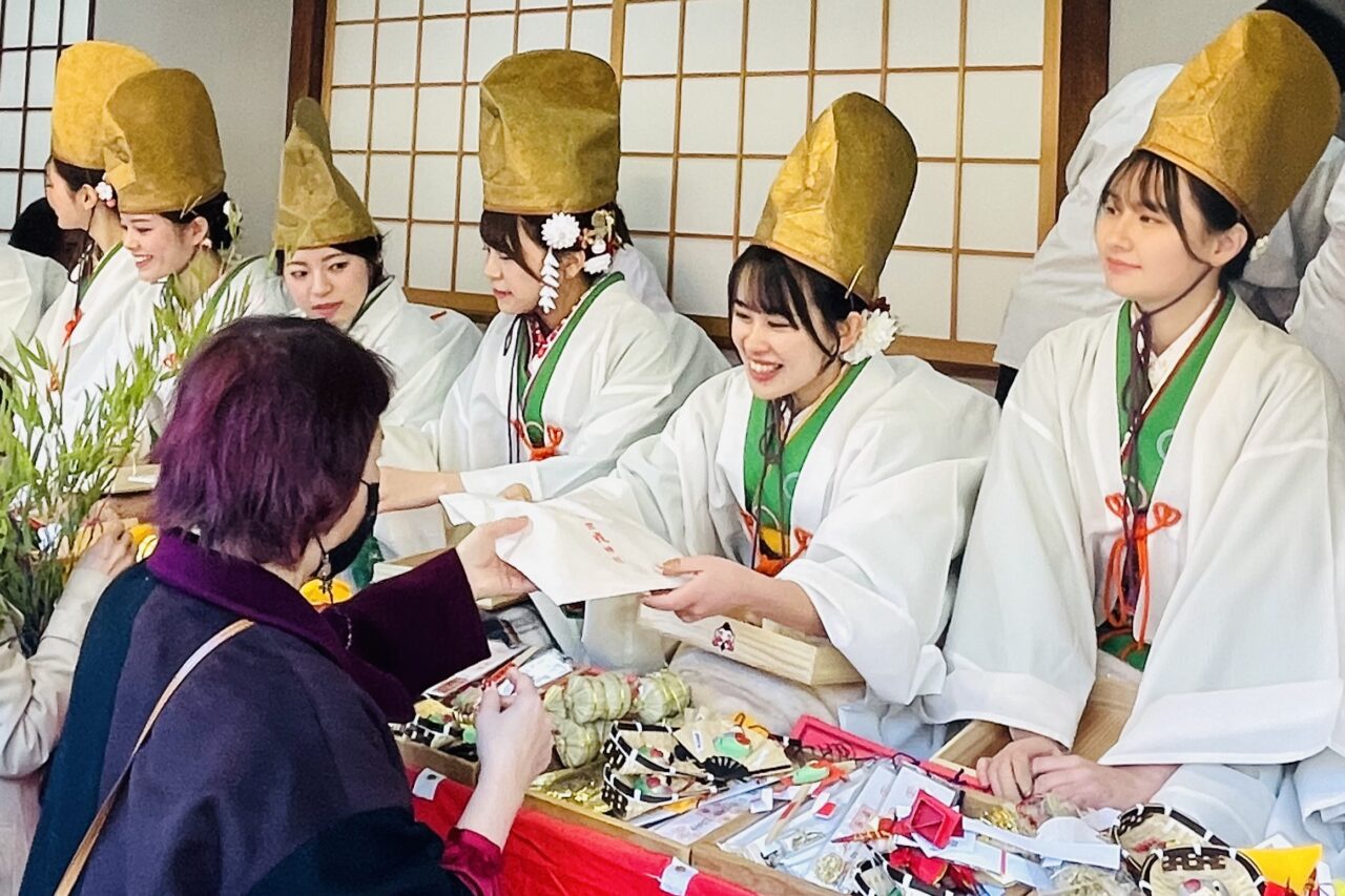 「商売繁盛で笹持ってこい♪」今宮戎神社の福娘になりませんか？ 応募は10/25まで。