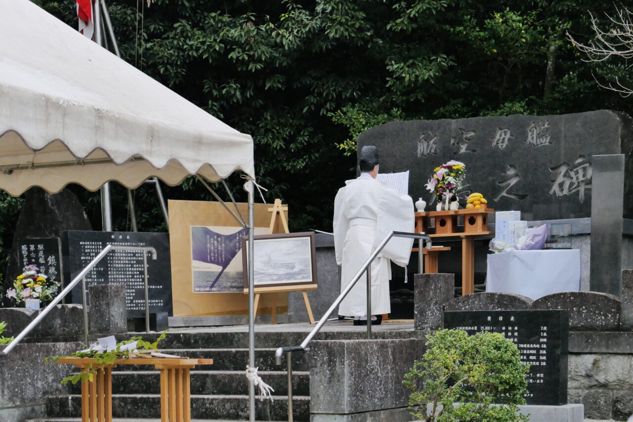 橿原神宮で執り行われた空母「瑞鶴」慰霊祭で、西成発シンガーソングライターのNISHIOKAさんが鎮魂歌『不滅の絆』を奉奏しました