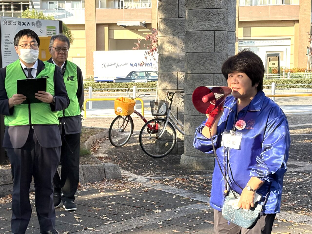 年２回恒例の関西遊商と塩草地域の人々による浪速公園の清掃活動、11/21には88人が参加。武市区長も初参加しました