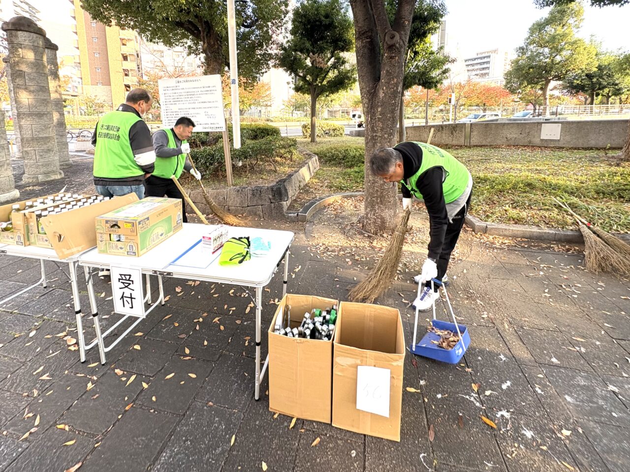 年２回恒例の関西遊商と塩草地域の人々による浪速公園の清掃活動、11/21には88人が参加。武市区長も初参加しました