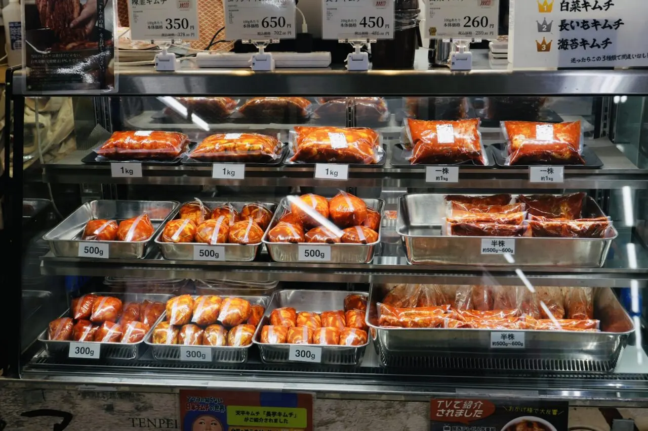 【大阪市浪速区・西成区】南海新今宮駅の構内で、滋賀県高島市発のキムチ専門店「天平キムチ」が12/2まで出店しています