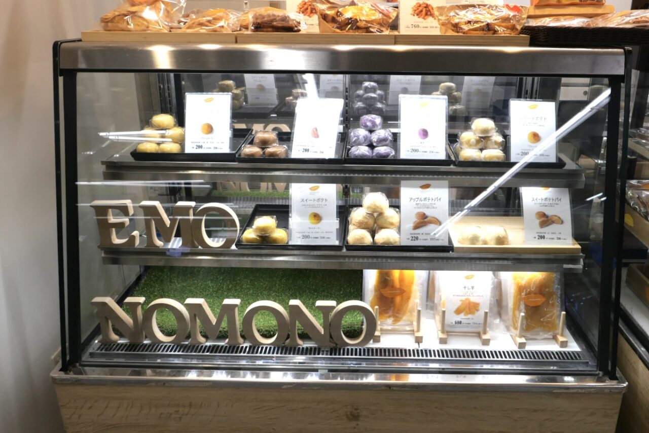 南海天下茶屋駅の改札横で、さつまいもスイーツを11/30まで販売しています