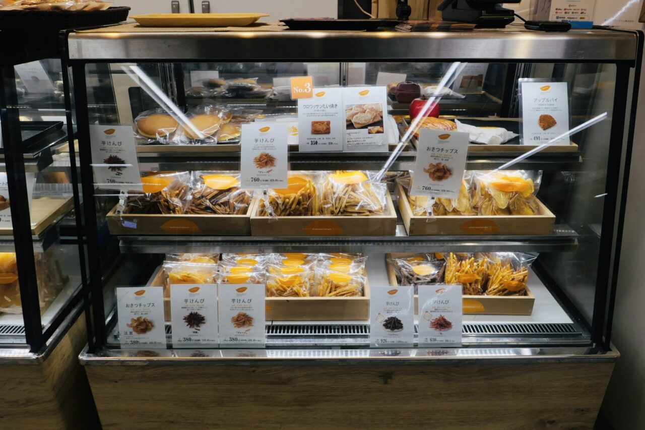 南海天下茶屋駅の改札横で、さつまいもスイーツを11/30まで販売しています