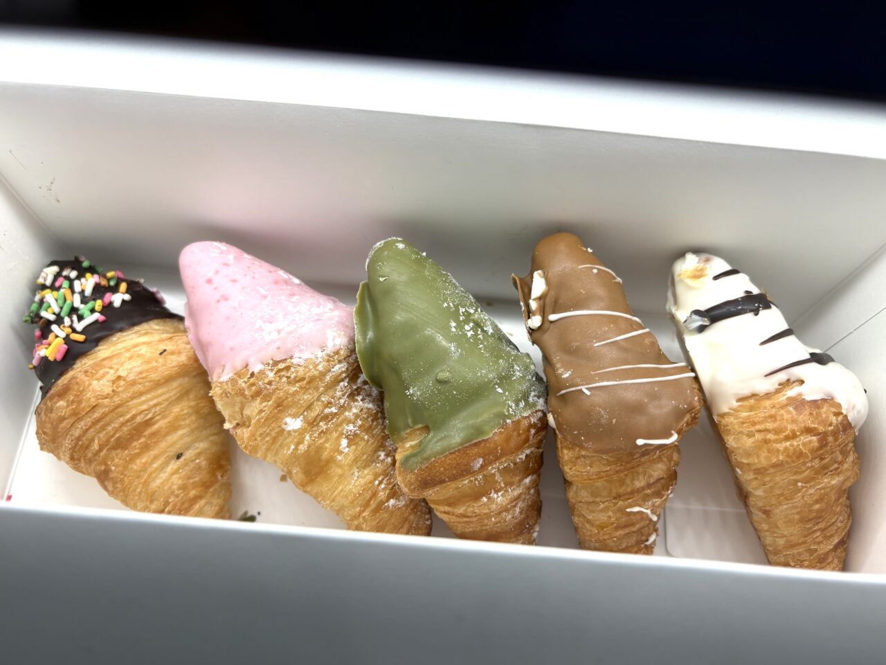 南海新今宮駅構内で、堺市発の自家製米粉チュロスが12/16 まで販売中です