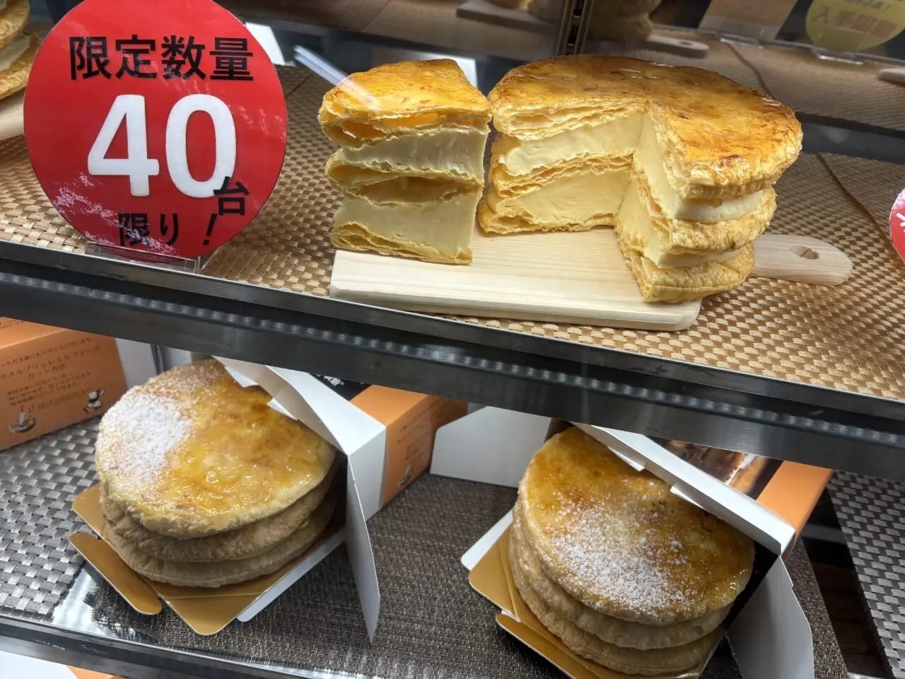 南海新今宮駅構内で、神戸発の”サクとろ”食感が自慢の「キャラメルブリュレミルフィーユ」販売中です。１/3まで