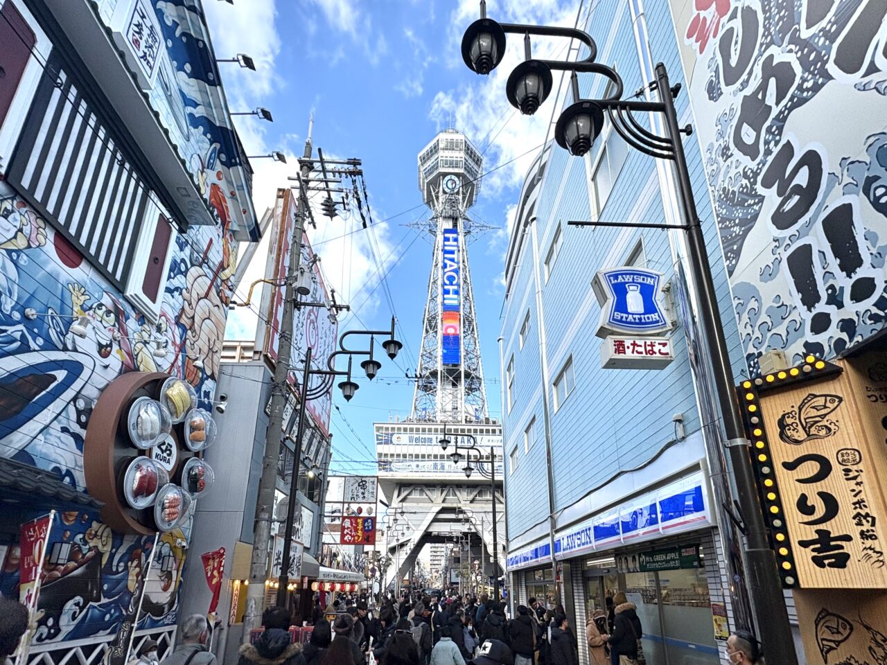 通天閣で正月限定の特別表示、南面のビジョンに新年メッセージが掲出されています