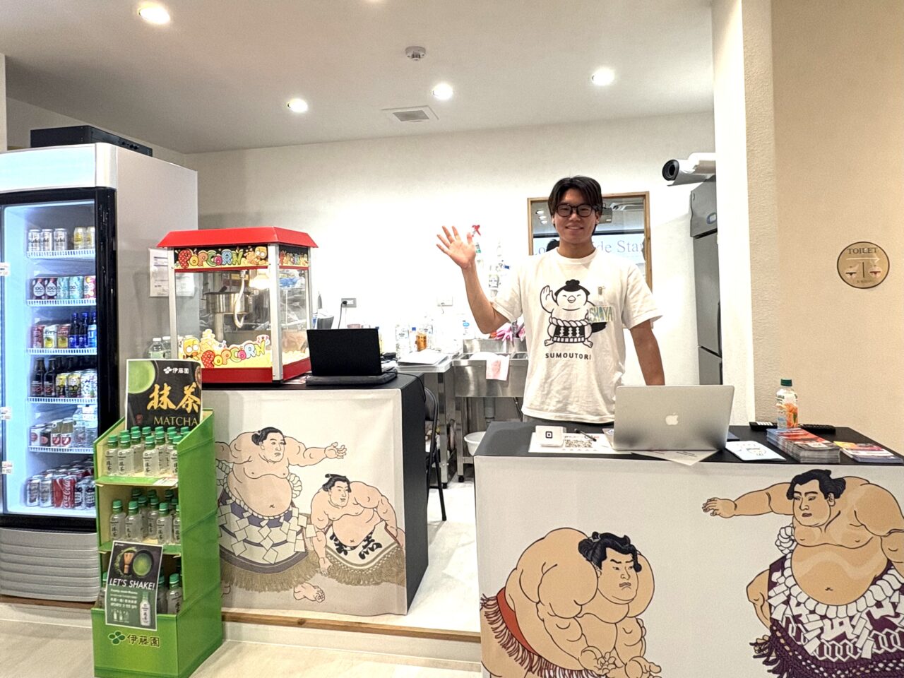 花園町駅前の「Sumo Studio Osaka」、 1日5公演の相撲ショーが欧米人に大人気です!