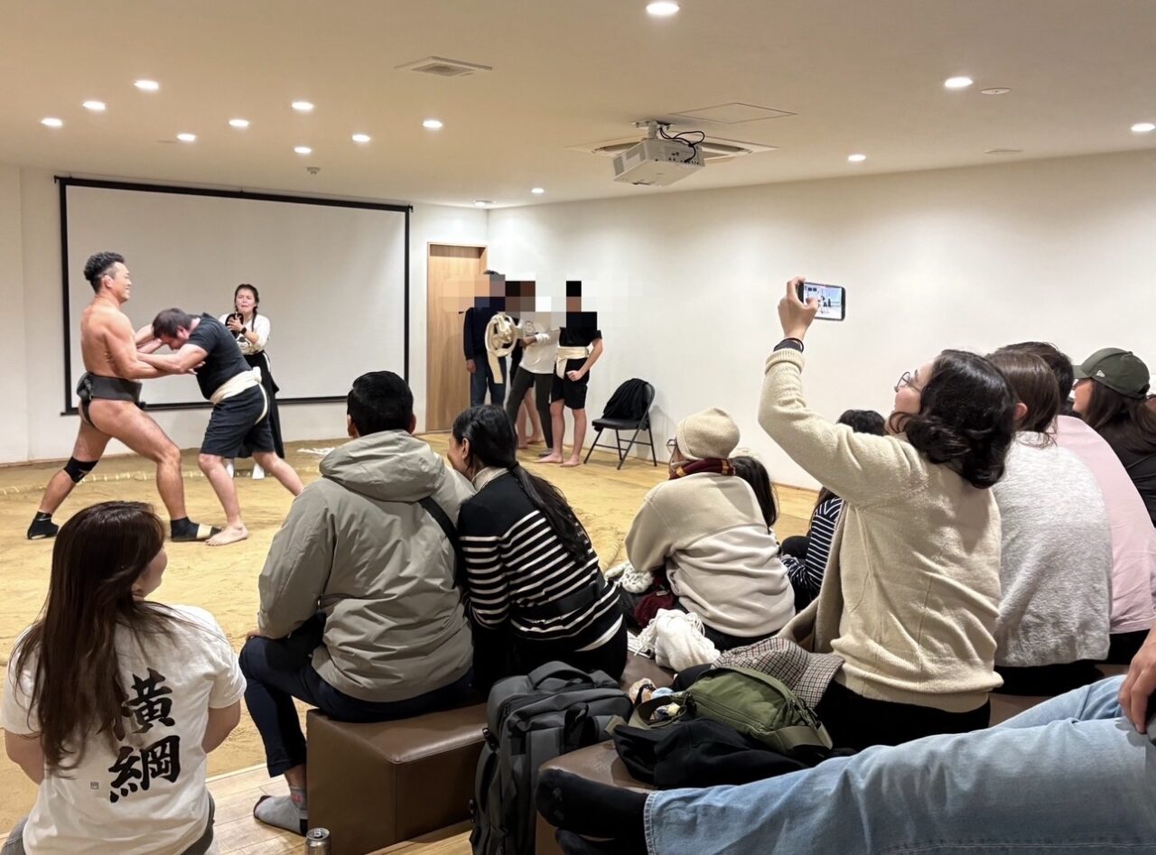 花園町駅前の「Sumo Studio Osaka」、 1日5公演の相撲ショーが欧米人に大人気です！