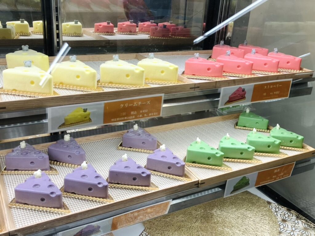 南海天下茶屋駅の改札横に岡山のクロッフルとレアチーズケーキの店が初出店しています！