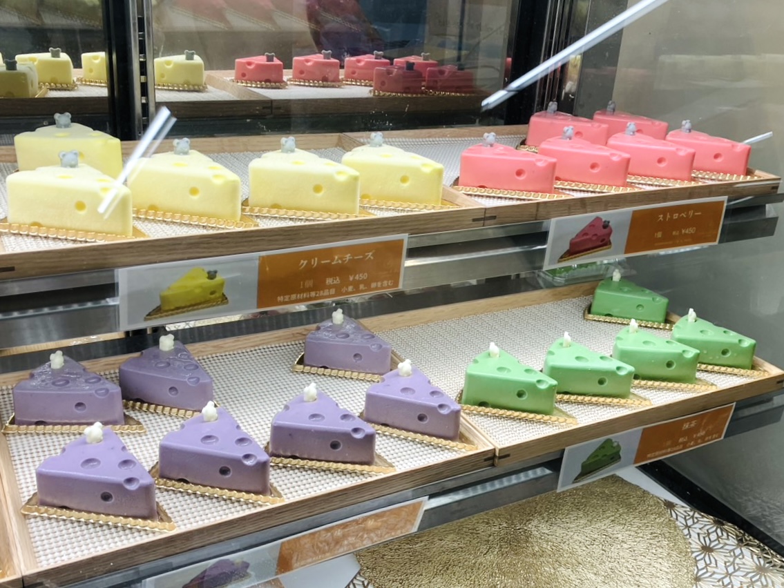 南海天下茶屋駅の改札横に岡山のクロッフルとレアチーズケーキの店が初出店しています！