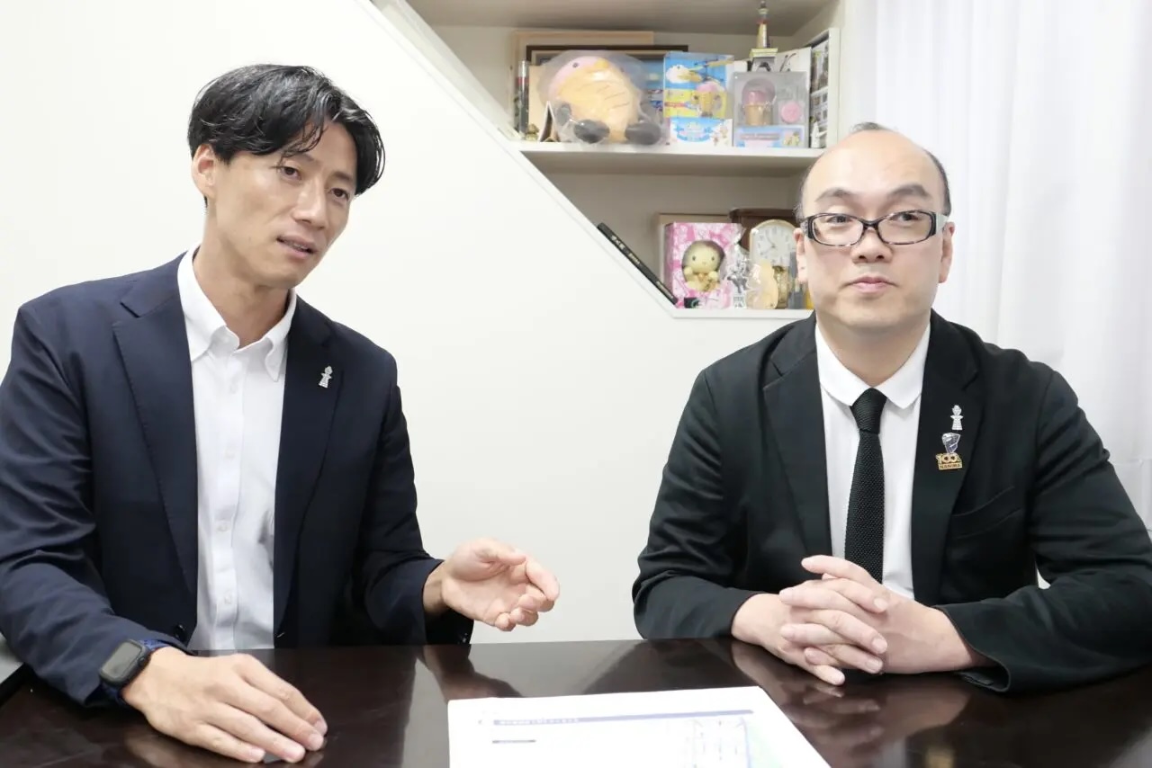 通天閣観光の福井取締役営業部長（左）と高井社長（右）-　2026年9月、号外NET浪速区担当撮影