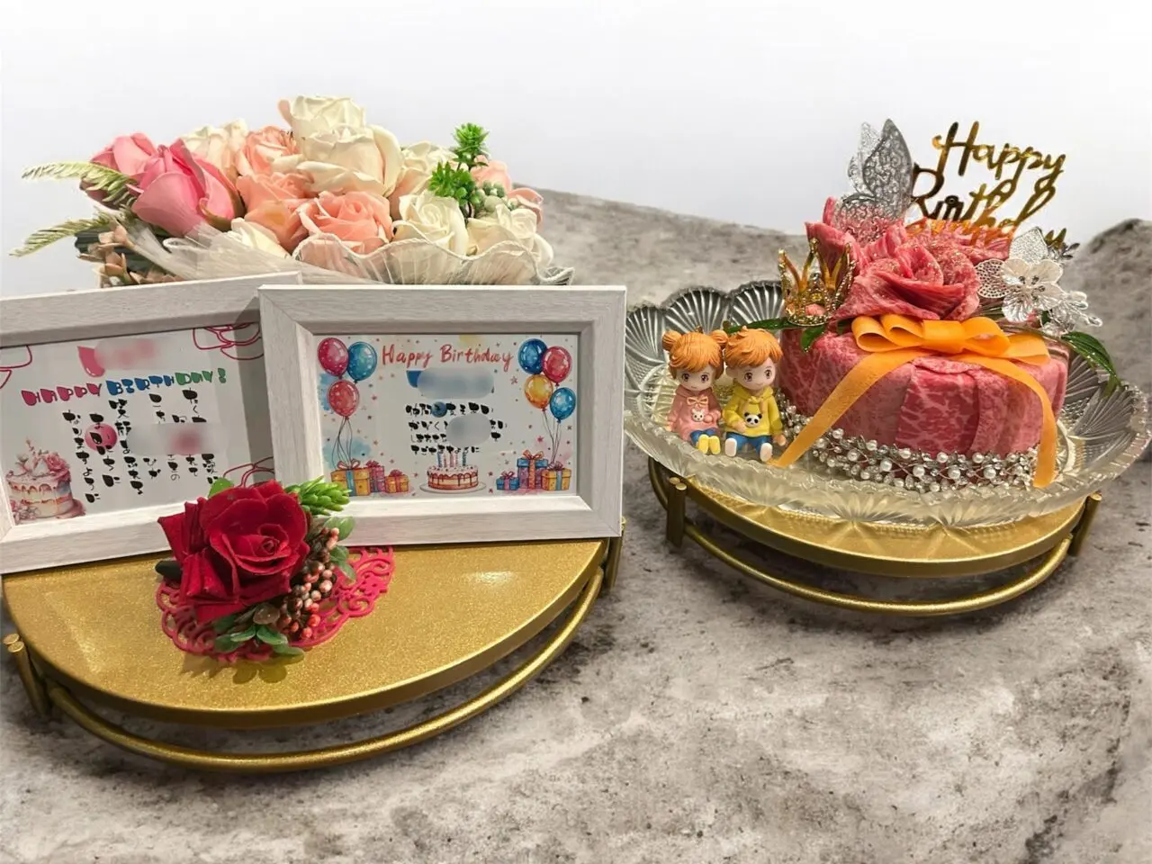 記念日を一生の思い出に♪ 桜川にある焼肉信玄では、手書きのポエムと名前付きの肉ケーキを提供中です