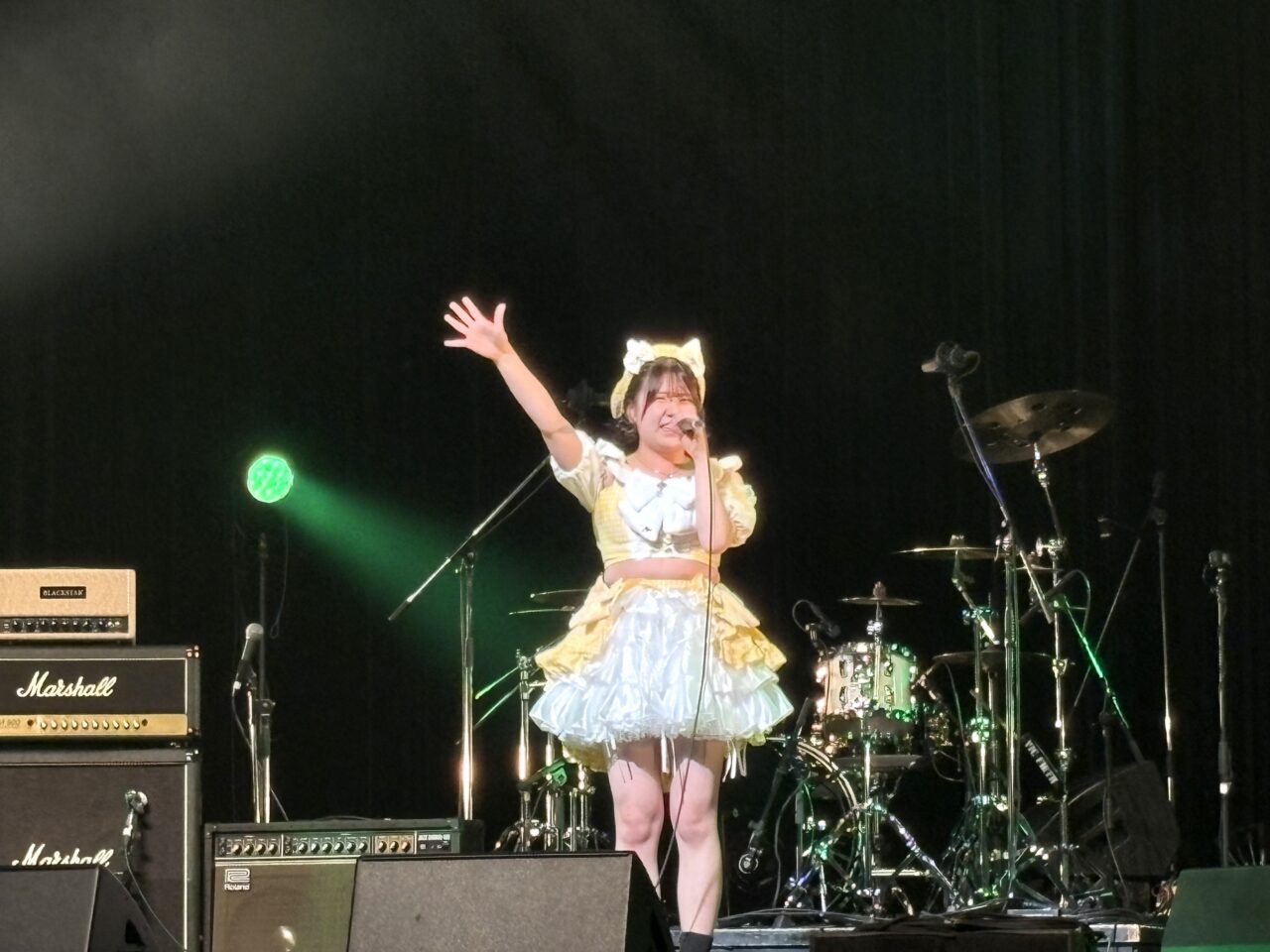 関西軽音楽倶楽部オーケストラ、15-Berryら実力派アーティストら出演! 香西かおりさん、Rioさんが特別ゲストの豪華な大型音楽フェス、2/13になんばHatchで「FM/TV FES NANIWA NO HI 2026」が開催されました