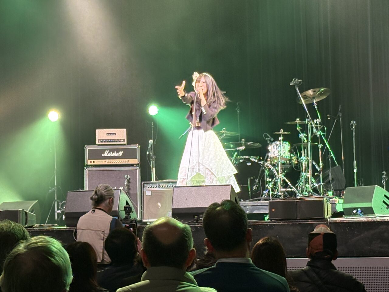 関西軽音楽倶楽部オーケストラ、15-Berryら実力派アーティストら出演! 香西かおりさん、Rioさんが特別ゲストの豪華な大型音楽フェス、2/13になんばHatchで「FM/TV FES NANIWA NO HI 2026」が開催されました