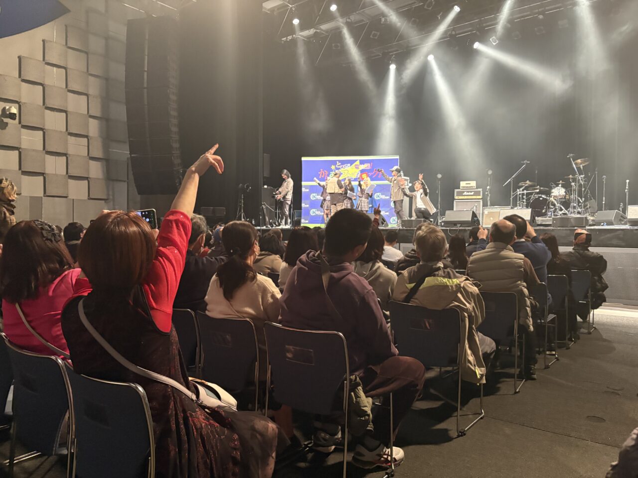 関西軽音楽倶楽部オーケストラ、15-Berryら実力派アーティストら出演! 香西かおりさん、Rioさんが特別ゲストの豪華な大型音楽フェス、2/13になんばHatchで「FM/TV FES NANIWA NO HI 2026」が開催されました