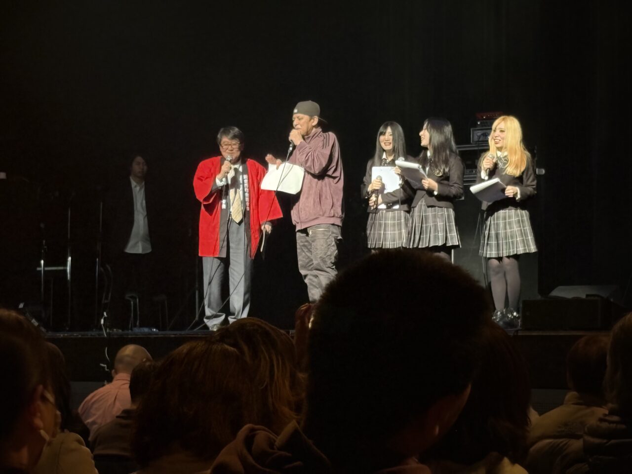 関西軽音楽倶楽部オーケストラ、15-Berryら実力派アーティストら出演! 香西かおりさん、Rioさんが特別ゲストの豪華な大型音楽フェス、2/13になんばHatchで「FM/TV FES NANIWA NO HI 2026」が開催されました