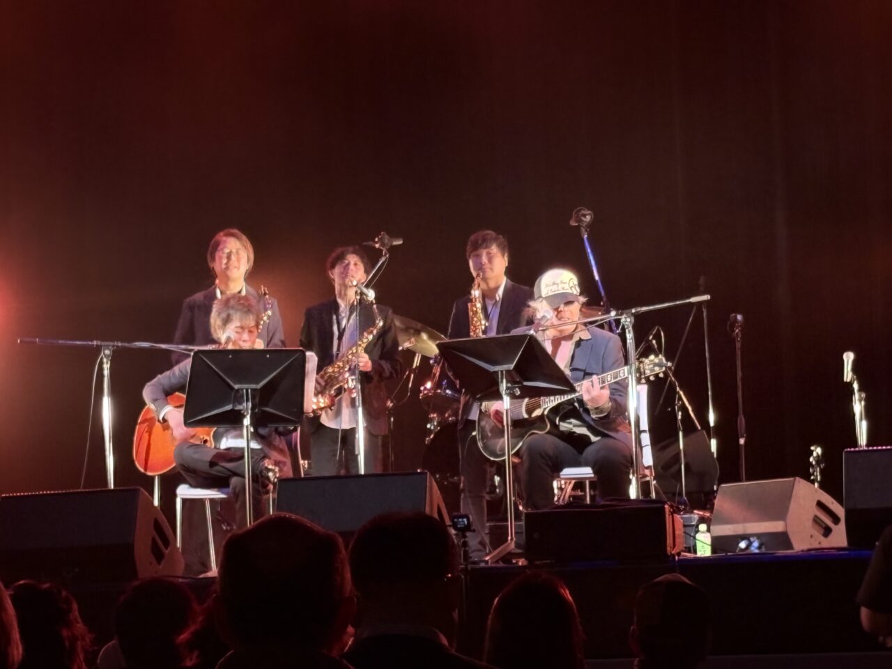 関西軽音楽倶楽部オーケストラ、15-Berryら実力派アーティストら出演! 香西かおりさん、Rioさんが特別ゲストの豪華な大型音楽フェス、2/13になんばHatchで「FM/TV FES NANIWA NO HI 2026」が開催されました