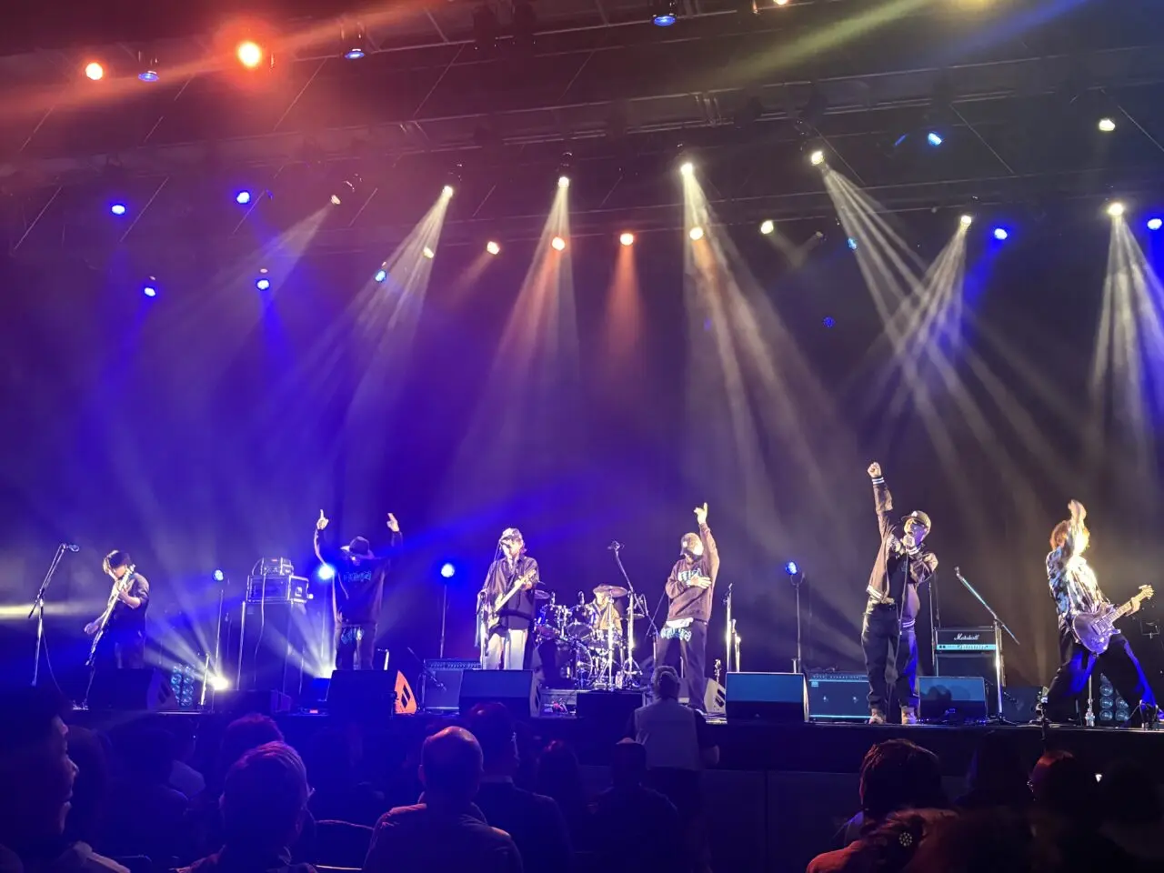 関西軽音楽倶楽部オーケストラ、15-Berryら実力派アーティストら出演! 香西かおりさん、Rioさんが特別ゲストの豪華な大型音楽フェス、2/13になんばHatchで「FM/TV FES NANIWA NO HI 2026」が開催されました