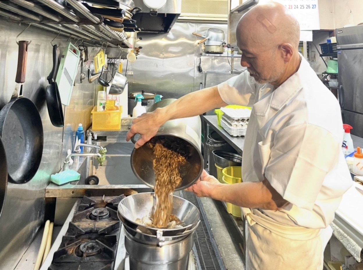 三角公園の近くにある老舗の弁当店「みの里」の記憶を音楽に。シンガーソングライターNISHIOKAさんの新曲『Minori』が英iTUNESデイリーチャート1位、海外25局のラジオでオンエア