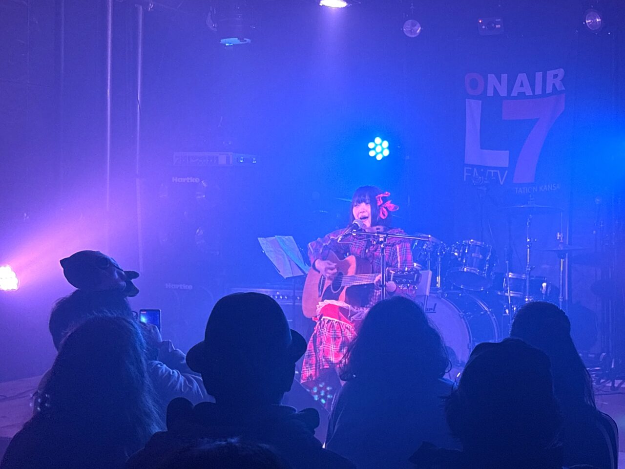 新世界のON AIR L7で音楽イベント「不屈の風〜生きること〜」開催、多彩な表現で“生きる”を問いかけ。東京からロットン瑠唯さん、歌田真紀さんがゲスト出演しました