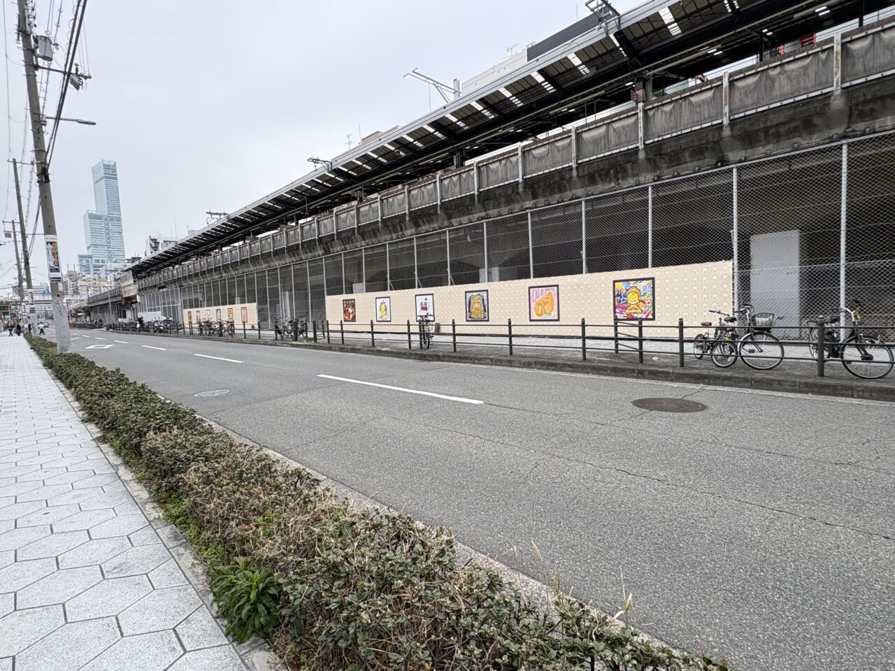 個性豊かなビリケンさんがずらり！ 南海新今宮駅〜JR新今宮駅の高架下に、アート作品18点が展示されています