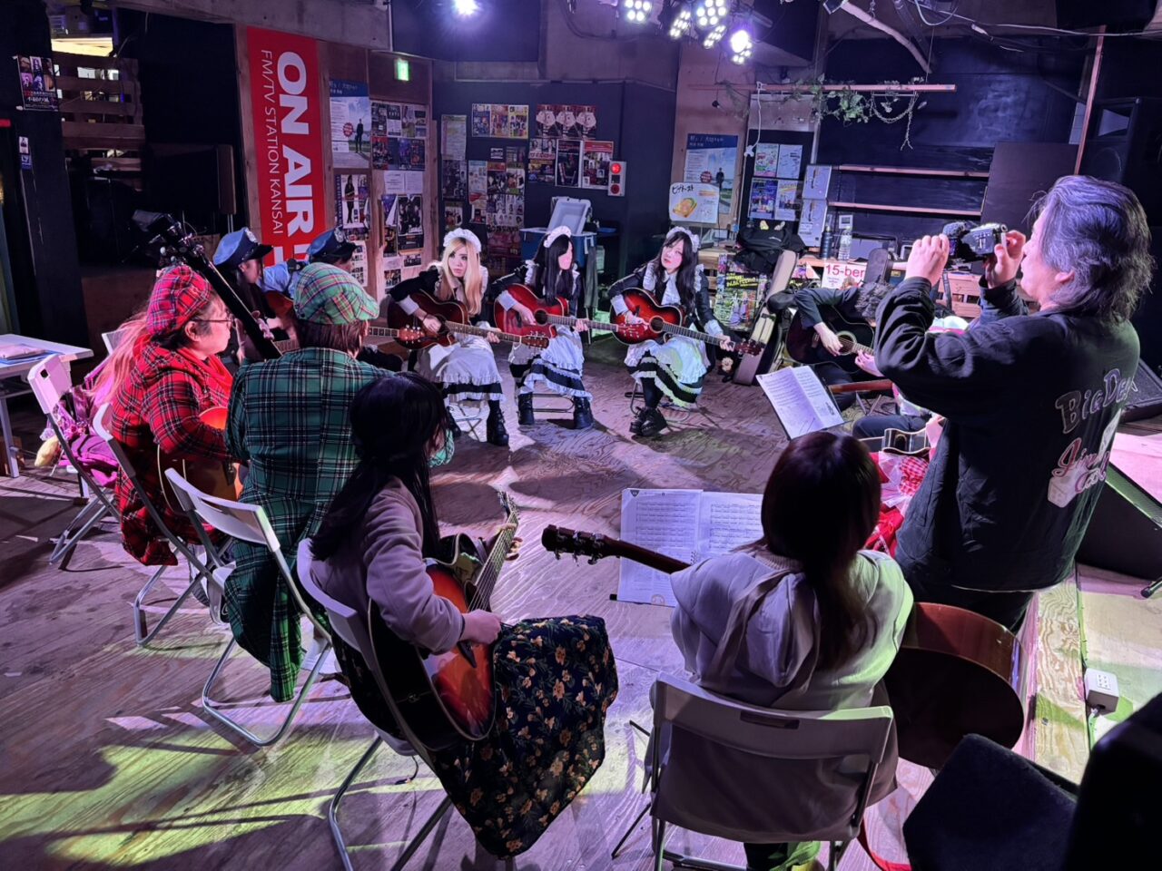 新世界発の音楽バラエティ番組『とびだせ電波塔！かんおんナビビロック！』が4/5からサンテレビで放送開始、新たにラジオ関西では同名の番組が4/7からスタートします