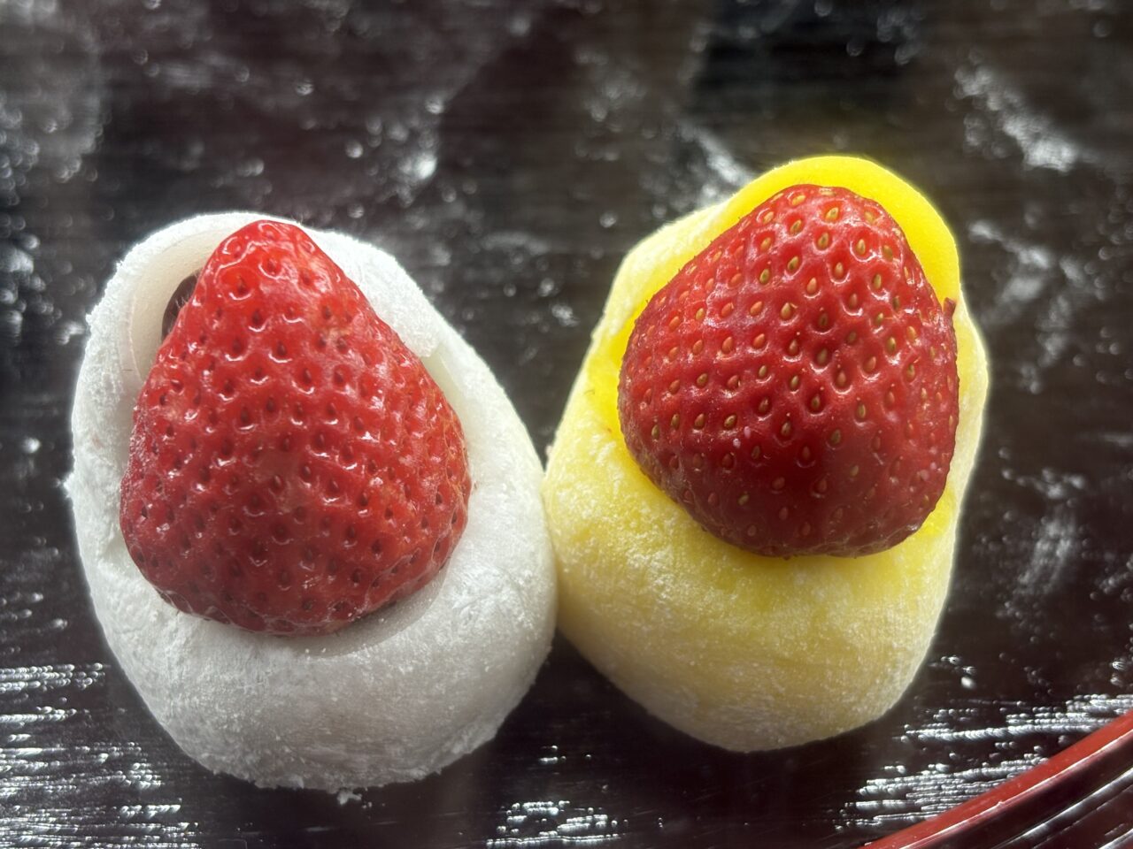 南海新今宮駅の構内で、4/6まで福岡県糸島市発祥の和菓子店がみたらし団子などの和菓子を販売しています