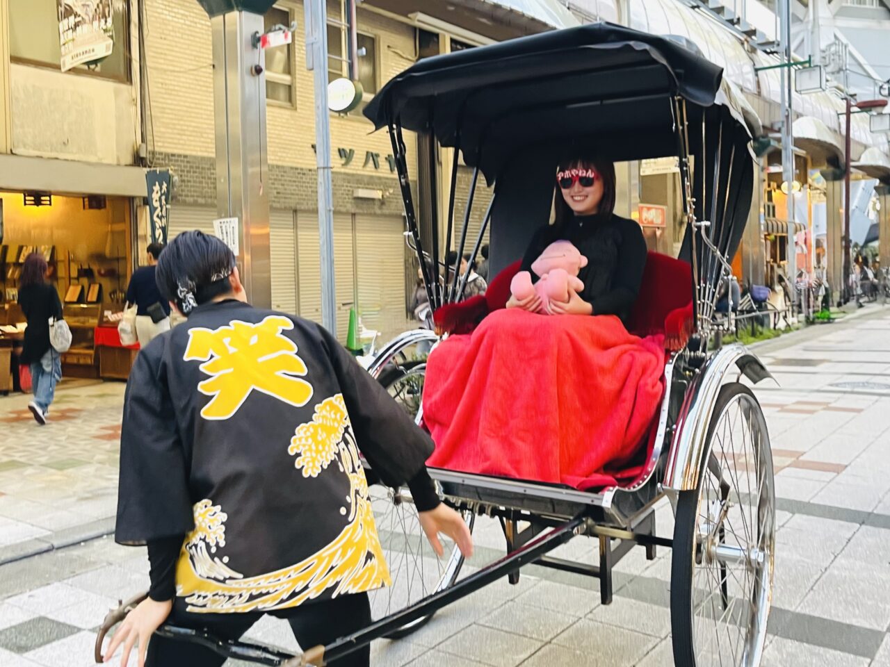 ナニワではたらくひと。第1回 新世界の人力車車夫・栗宗希光さん「お客様ファースト」でつなぐ街と人