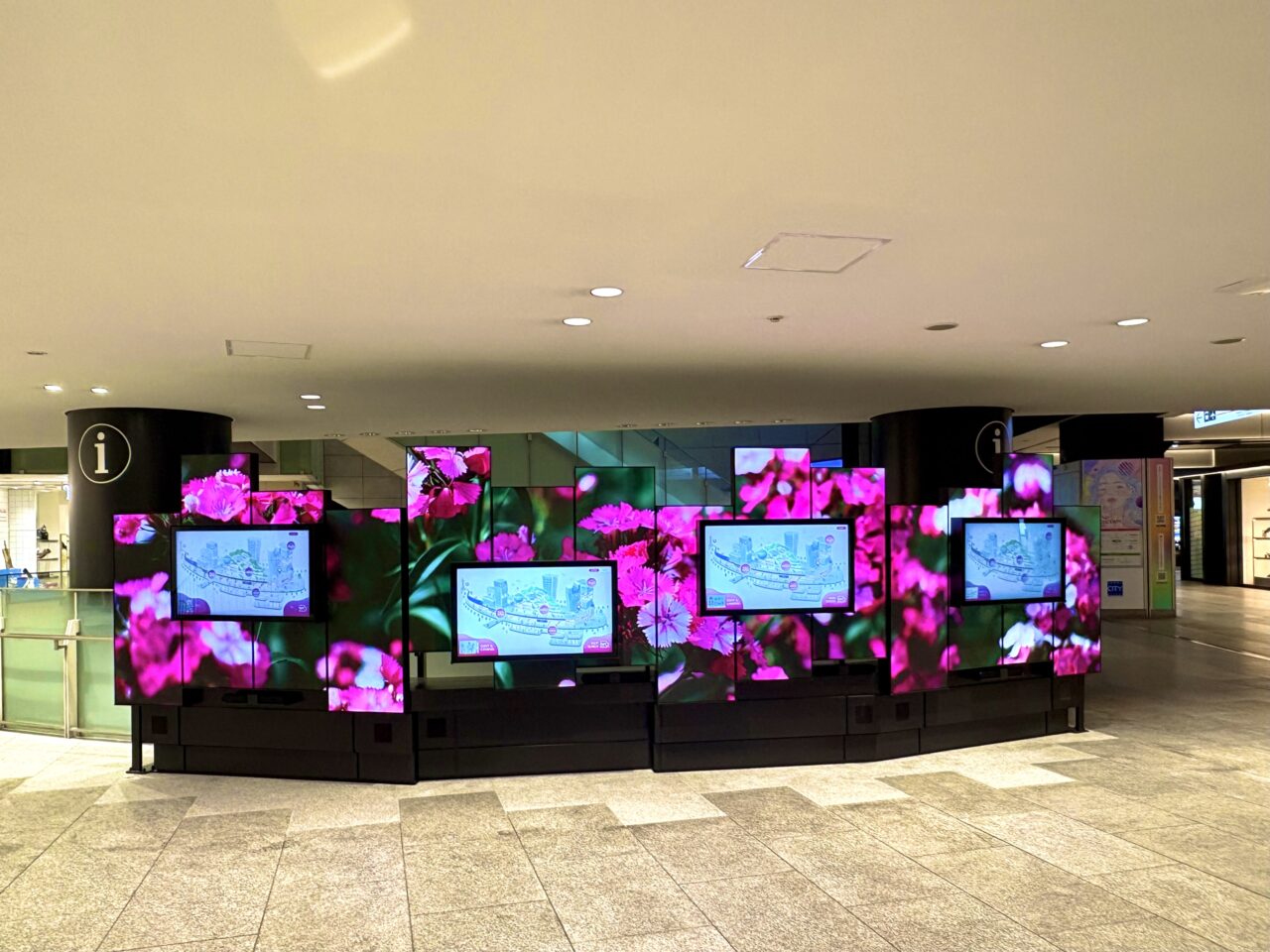 なんばの回遊性向上へ新たな情報拠点、4月から「Nankai Namba Navi」がなんばCITY本館1階エントランスの付近に設置されています