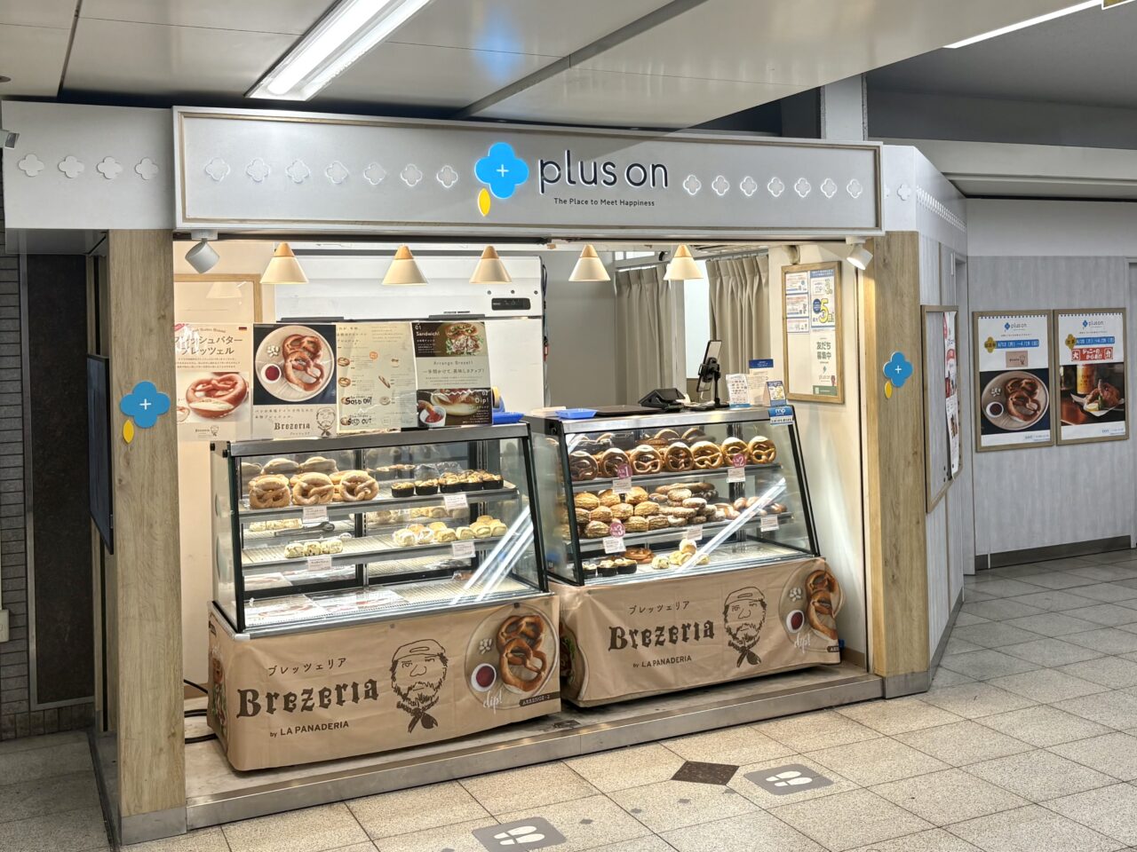 南海天下茶屋駅の改札横で、本場ドイツから直輸入のブレッツェル専門店「ブレッツェリア」が4/19まで出店しています