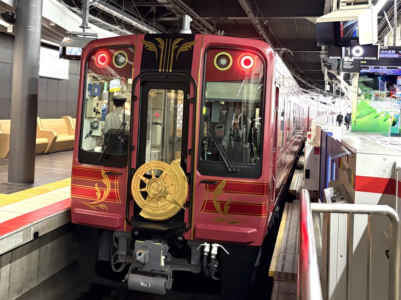 南海電鉄の新観光列車「GRAN 天空」運行開始！ 華やかな出発式が4/24になんば駅で行われました