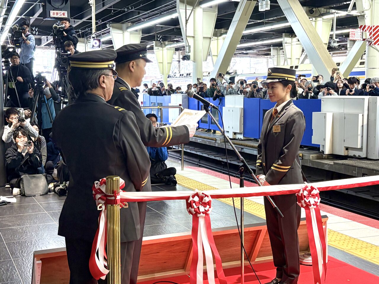 南海電鉄の新観光列車「GRAN 天空」運行開始！ 華やかな出発式が4/24になんば駅で行われました